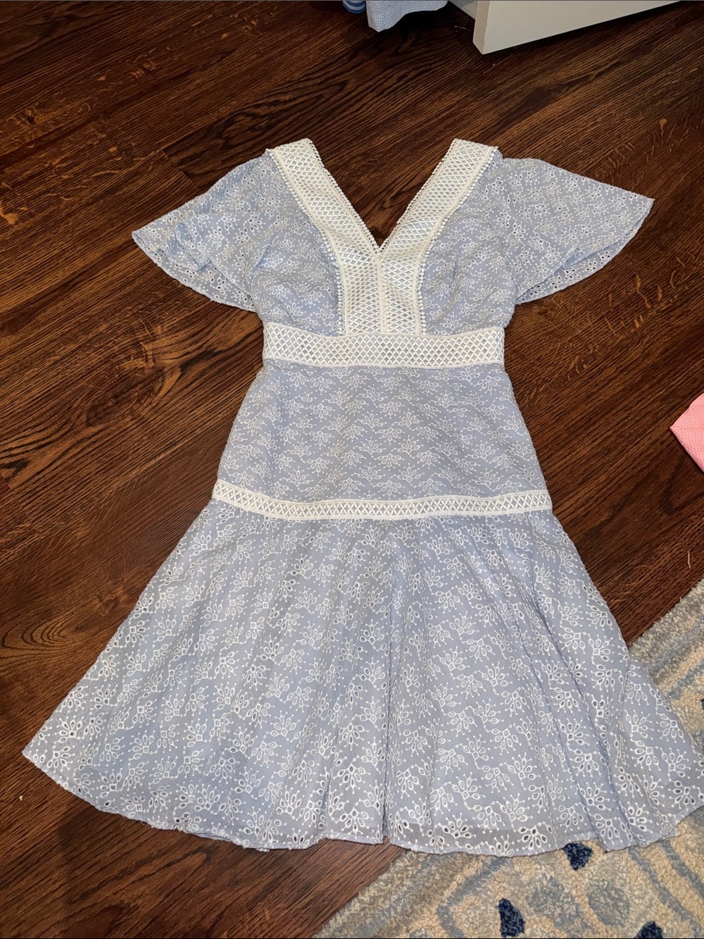 Gianni Bini Light Blue Lace V‑Neck Midi Dress with Crochet Trim